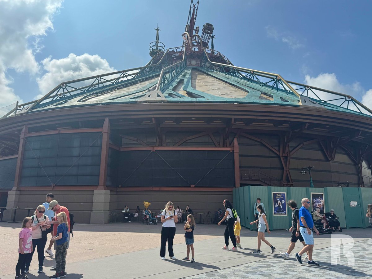 DLPReport's tweet image. 🔧 At Space Mountain, some of the scaffolding around the base of the show building has been removed: