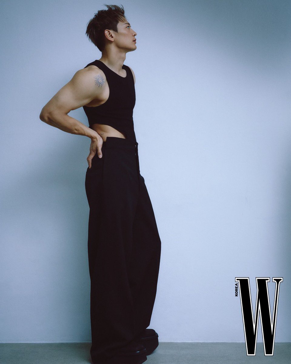 Cut-out bodysuit 
CUT OUT BODYSUIT 
C U T O U T
B O D Y S U I T 

CHOI MINHO DO YOU KNOW IM INSANE