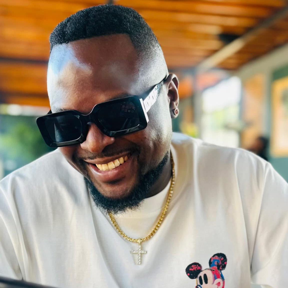 slicemagazine's tweet image. Gwamba has given K1 million to James Mapange, a spinal injury survivor, after he won a fan business idea challenge on the rapper’s Facebook page. James will open a home shop in Kasengere, Lilongwe, selling essentials like beans, rice & eggs. His wife submitted the winning…