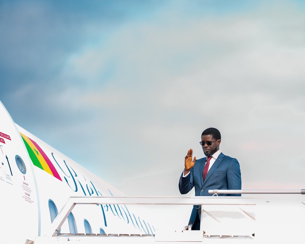 PR_Senegal's tweet image. Ce matin, le @PR_Diomaye a quitté Dakar pour Lomé, dans le cadre d’une visite de travail de 24h, à l’invitation du Président du Conseil de la République Togolaise. Demain, il se rendra à Monrovia pour les célébrations du 178e anniversaire de l’indépendance nationale du Libéria.