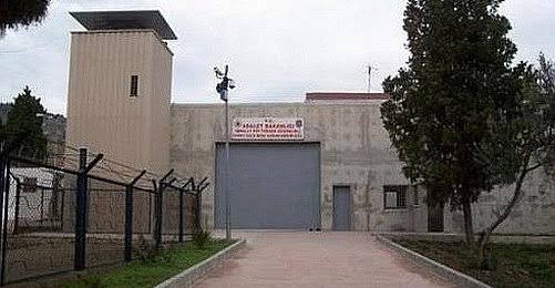 DEM Parti Heyeti, terör örgütü lideri Abdullah Öcalan'la görüşmek üzere İmralı Adası'na gitti.