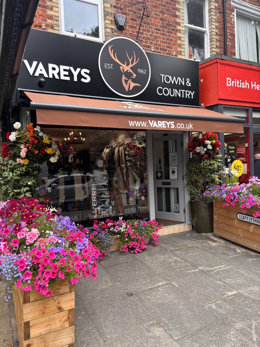 🌟 Visit us today to get grab some amazing offers including brands such as  #Barbour #didriksons #dubarry #vareyslytham 🌟