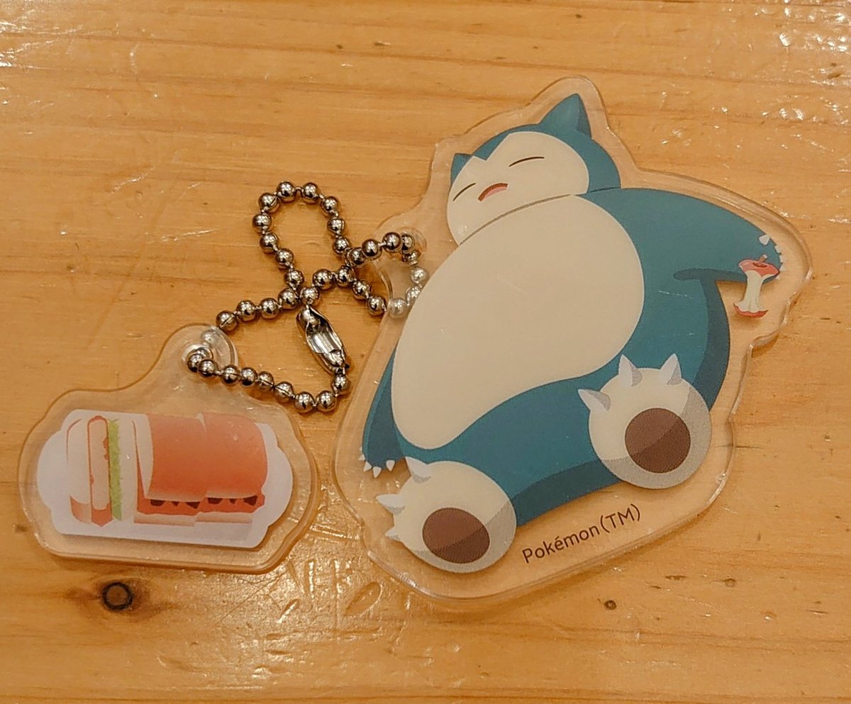 m_dko7's tweet image. 今日はこめだでポケってきた〜でかくてお腹パンパンになったよ…最後の一切れキツかった…キーホルダーかびごん出て嬉しい🥰