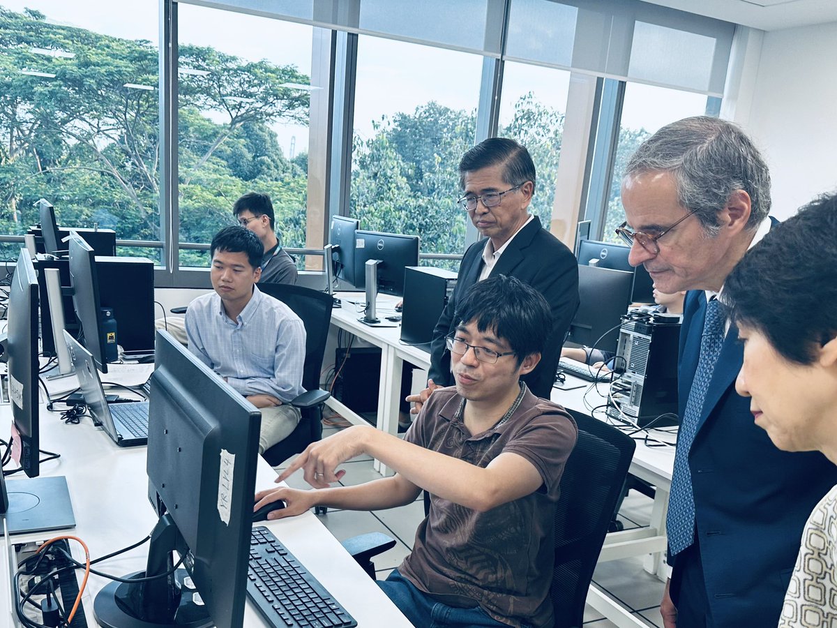 rafaelmgrossi's tweet image. Visited @NUSingapore’s SNRSI and @NEAsg’s radiological labs in Singapore. Impressed by 🇸🇬’s strong investment in nuclear science and technical capacity. These efforts will serve not only the country but also the region through training, research, and innovation.
