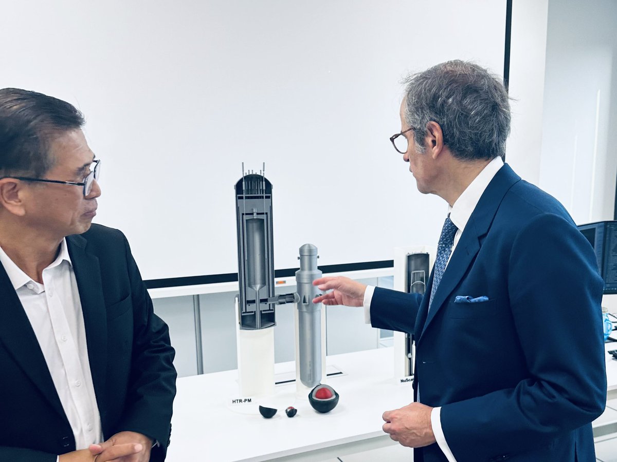 rafaelmgrossi's tweet image. Visited @NUSingapore’s SNRSI and @NEAsg’s radiological labs in Singapore. Impressed by 🇸🇬’s strong investment in nuclear science and technical capacity. These efforts will serve not only the country but also the region through training, research, and innovation.