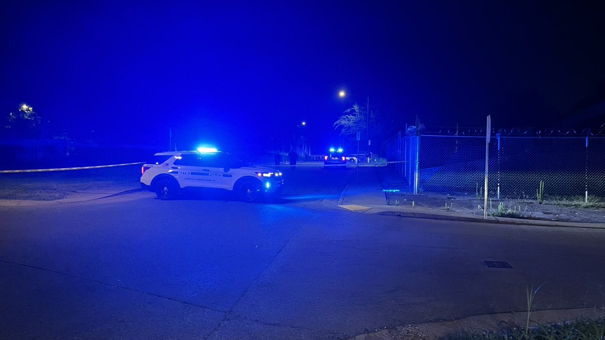 #BREAKING: Nashville police investigating after man was shot in the neck around 2:30am south of downtown on Perkins St. He is expected to survive, awake &amp; alert. But police say he isn’t cooperating with officers. Detectives working to figure out if he knew the shooter.