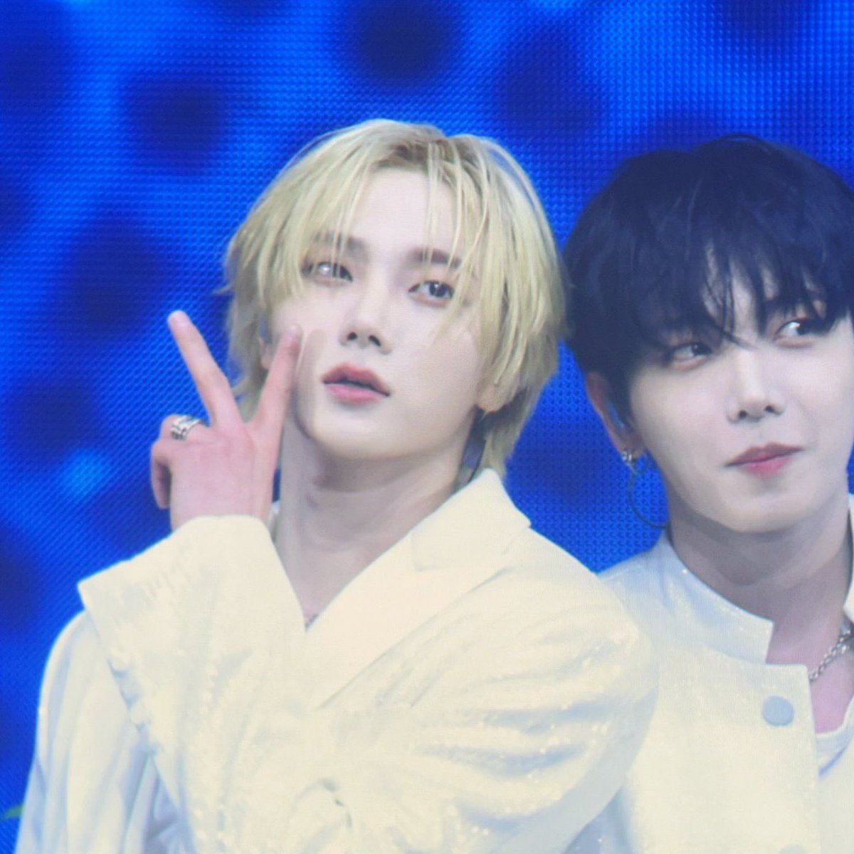 serenadeei's tweet photo. okay but why do they give the same vibe https://t.co/V5r2fezxvH