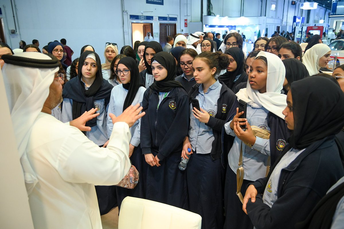 DEWAOfficial's tweet image. تلتزم هيئة كهرباء ومياه دبي برفع مستوى وعي طلاب المدارس والجامعات والهيئات التدريسية حول أحدث تقنيات الطاقة النظيفة والمتجددة، وصقل معارفهم ومواهبهم، لدعم تحقيق الأهداف الوطنية وترسيخ الهوية الإماراتية والقيم الأصيلة، ودفع عجلة التنمية المستدامة
#أخبار_ديوا
DEWA is committed to…