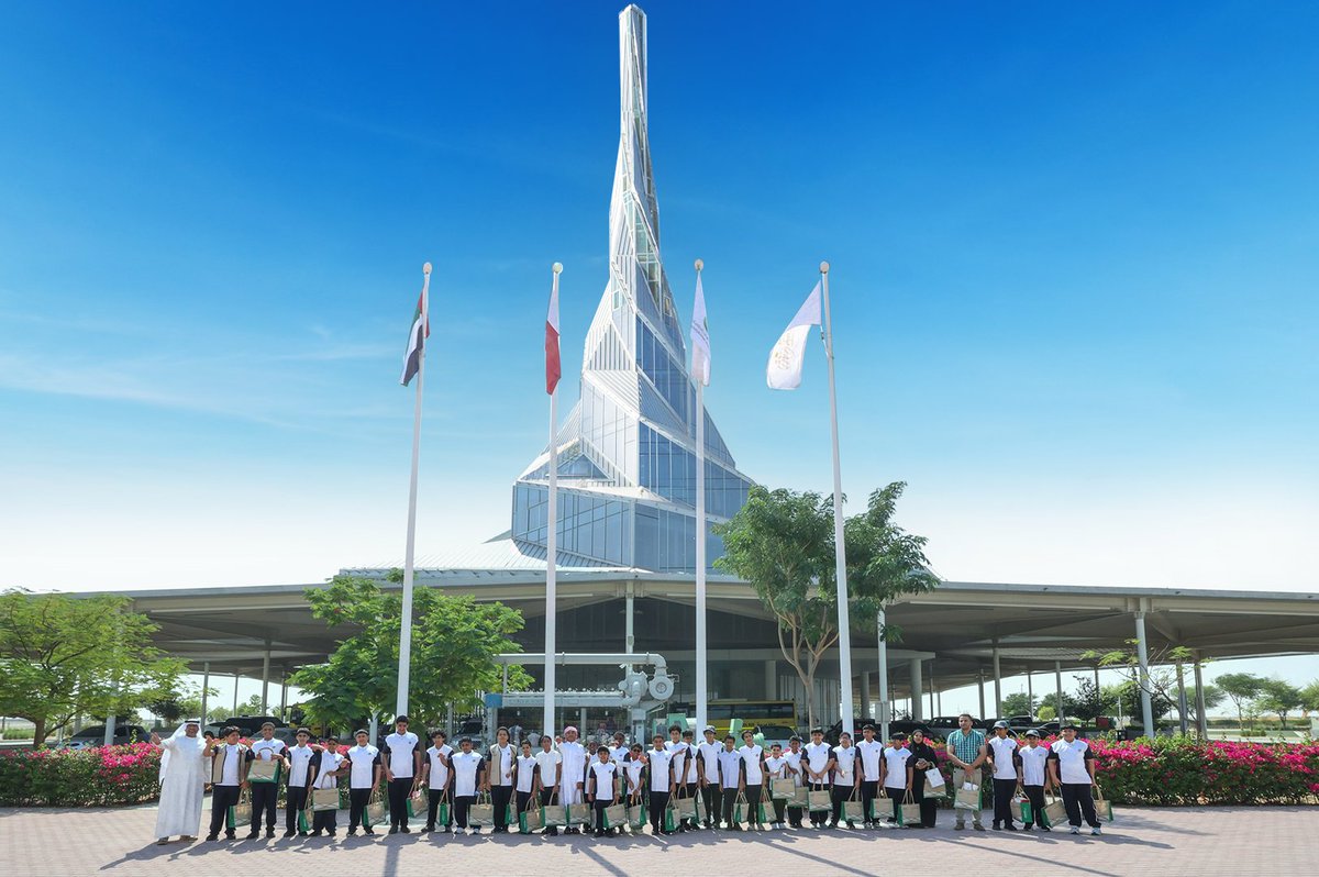 DEWAOfficial's tweet image. تلتزم هيئة كهرباء ومياه دبي برفع مستوى وعي طلاب المدارس والجامعات والهيئات التدريسية حول أحدث تقنيات الطاقة النظيفة والمتجددة، وصقل معارفهم ومواهبهم، لدعم تحقيق الأهداف الوطنية وترسيخ الهوية الإماراتية والقيم الأصيلة، ودفع عجلة التنمية المستدامة
#أخبار_ديوا
DEWA is committed to…