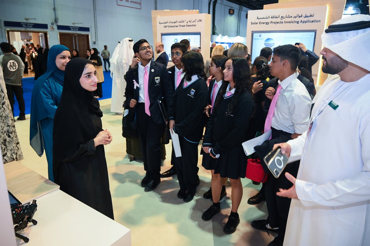 DEWAOfficial's tweet image. تلتزم هيئة كهرباء ومياه دبي برفع مستوى وعي طلاب المدارس والجامعات والهيئات التدريسية حول أحدث تقنيات الطاقة النظيفة والمتجددة، وصقل معارفهم ومواهبهم، لدعم تحقيق الأهداف الوطنية وترسيخ الهوية الإماراتية والقيم الأصيلة، ودفع عجلة التنمية المستدامة
#أخبار_ديوا
DEWA is committed to…