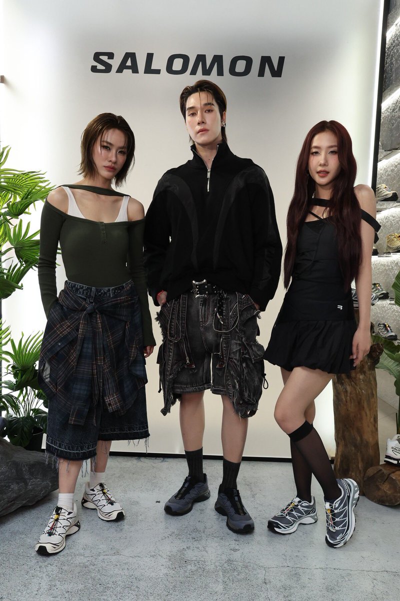 LookAround_TH's tweet image. “นานิ-เอมี่-โจริญ” เผยโฉม “SALOMON” มิติใหม่แห่งสไตล์ความเท่ เปิดตัว XT-6 โมเดลระดับตำนาน 2 สีใหม่ พร้อมโมเดลใหม่ XT-6 Shadow ครั้งแรกในไทย
🔗 อ่านต่อ facebook.com/share/p/15Pmgh…
#hirunkit_ #emiamily
#JORIN4EVE
#SalomonTH
#SalomonSportstyleTH
#SalomonXT6
#TrailblazeTheUncommon