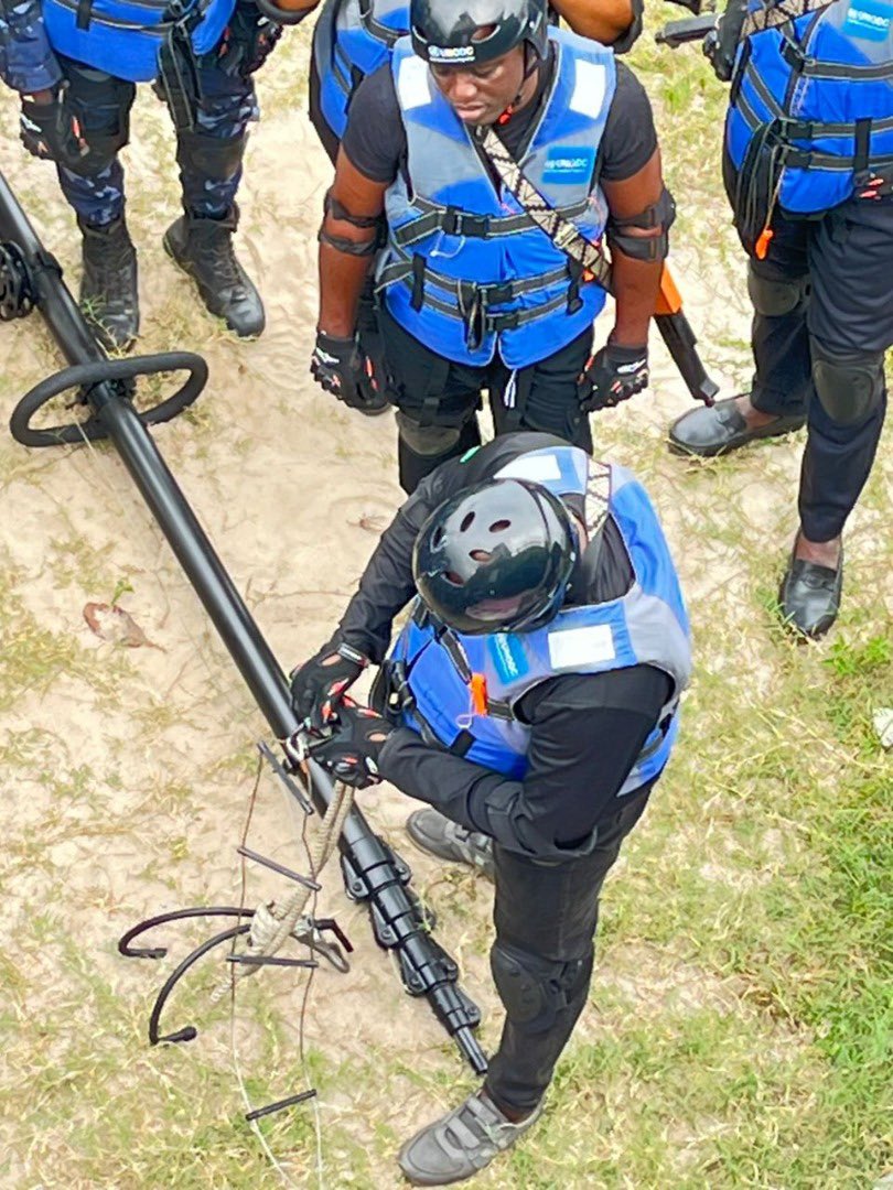 UNODC_MCP's tweet image. @UNODC_MCP is conducting a 2-week Basic VBSS Course for civilian MLEAs from 🇧🇯 🇨🇲 & 🇳🇬 aimed at improving their capacities to individually and jointly enforce the law @ sea 🌊 for improved security in #GoG
Funded by #DKinGoG @DkambNigeria #BorderManagement
