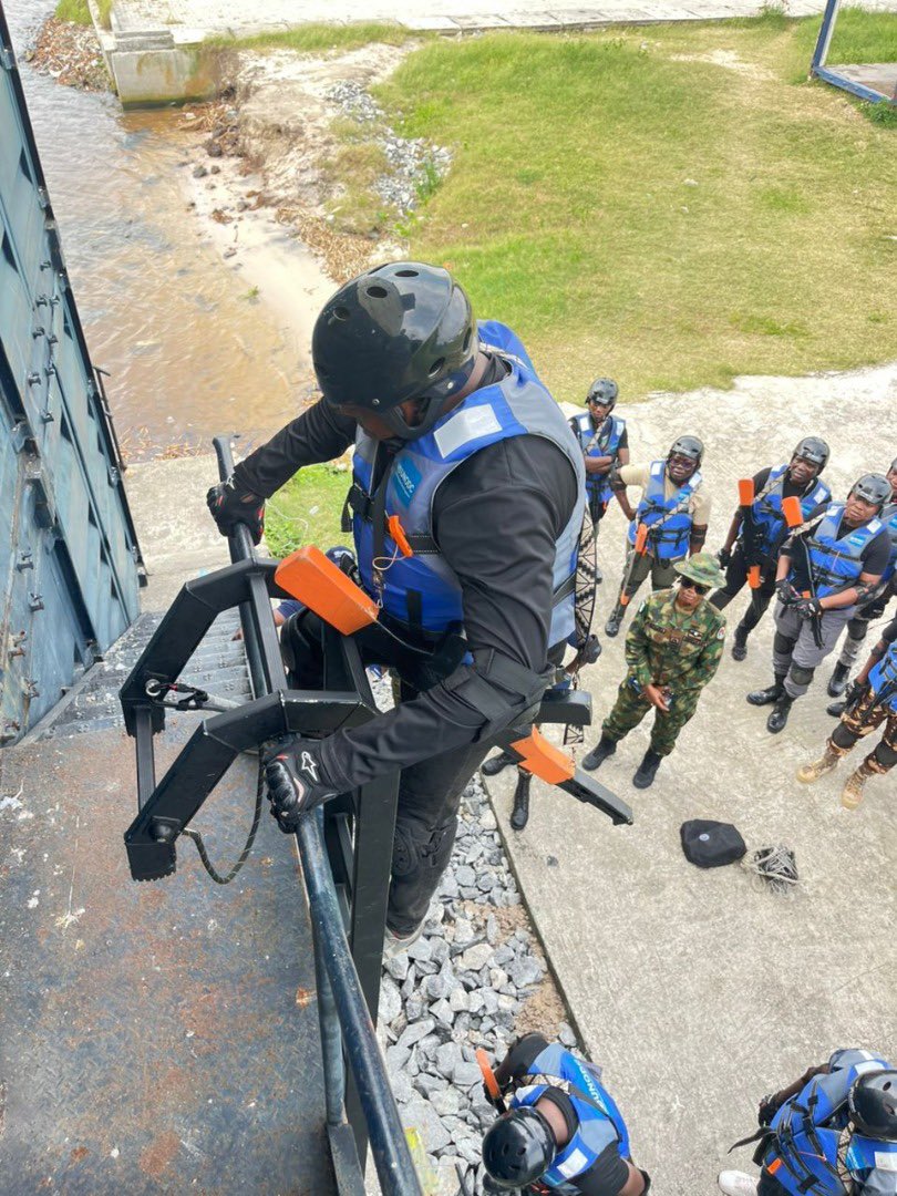 UNODC_MCP's tweet image. @UNODC_MCP is conducting a 2-week Basic VBSS Course for civilian MLEAs from 🇧🇯 🇨🇲 & 🇳🇬 aimed at improving their capacities to individually and jointly enforce the law @ sea 🌊 for improved security in #GoG
Funded by #DKinGoG @DkambNigeria #BorderManagement