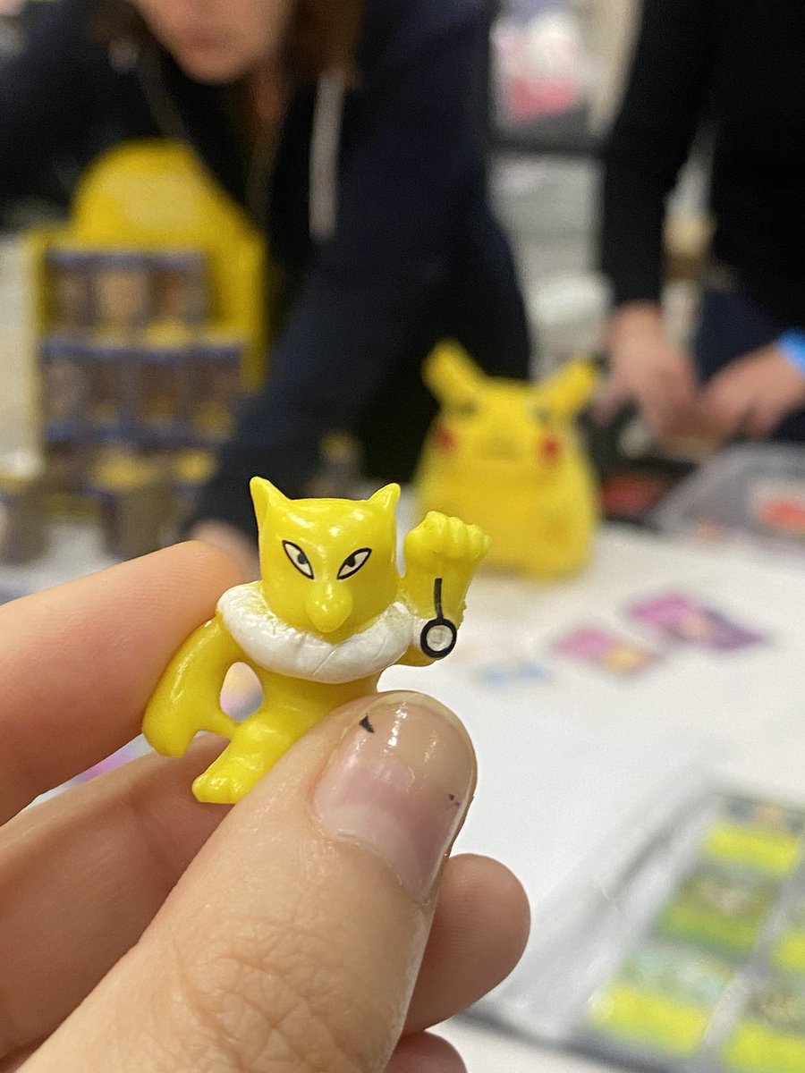 soniarten's tweet image. weird looking yellow pokemon