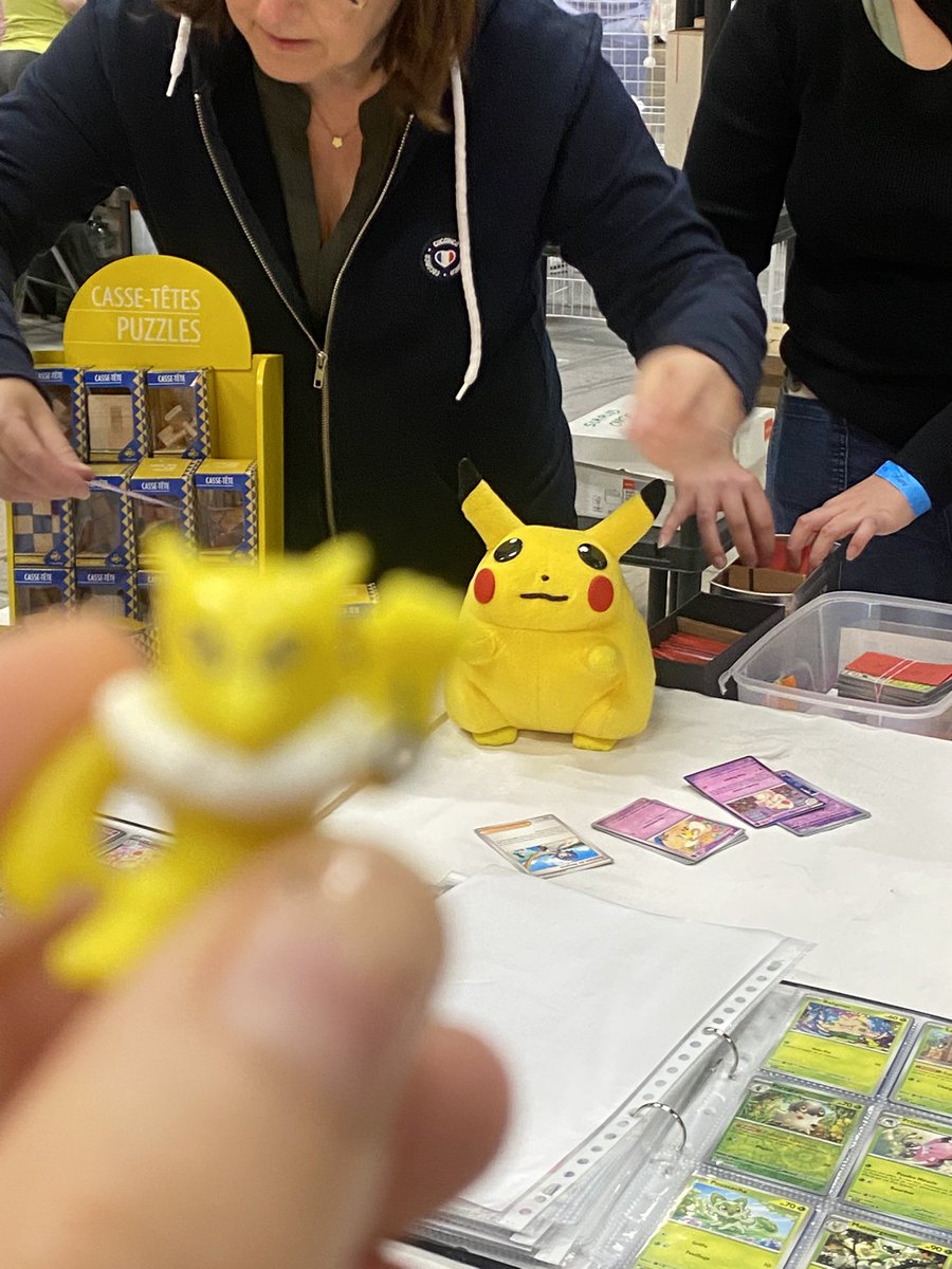 soniarten's tweet image. weird looking yellow pokemon