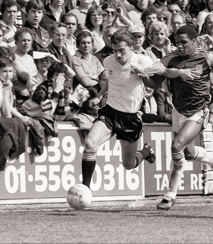 Karl Hanssens (@karlhanssens) on Twitter photo West Ham Utd - MUFC ... May 1982 ... 1-1 ... Stevie Coppell running down the wing at Upton Park ... <a href="/UtdBeforFergie/">🇾🇪Utd Before Fergie🇾🇪</a>. West Ham Utd - MUFC ... May 1982 ... 1-1 ... Stevie Coppell running down the wing at Upton Park ... <a href="/UtdBeforFergie/">🇾🇪Utd Before Fergie🇾🇪</a>.