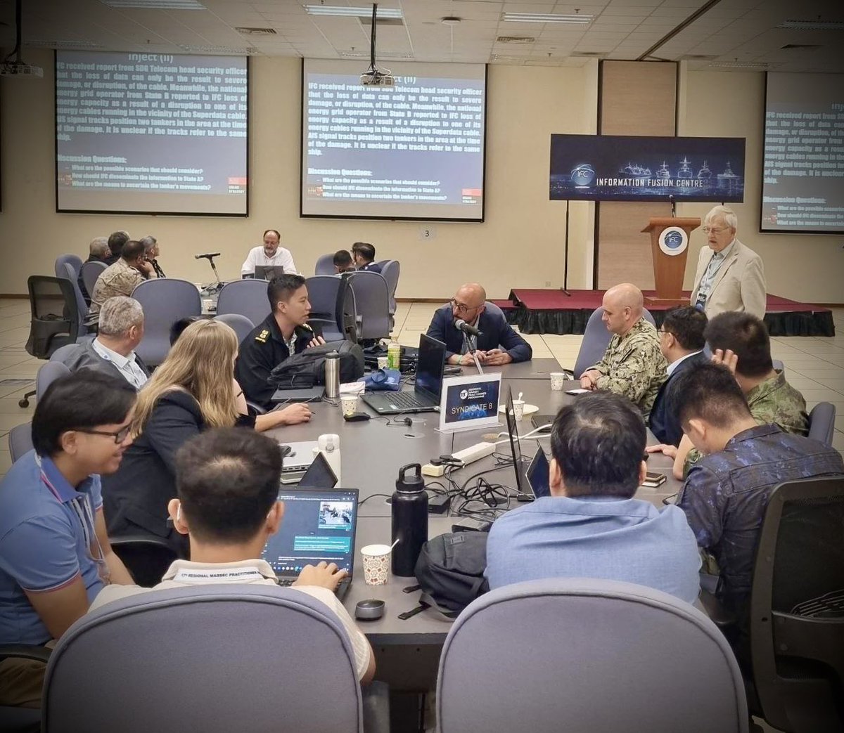 alessionaval's tweet image. If pictures could talk. A superb week with RSIS, where had a chance to catch up with legend @supbrow and the great team at the IFC Singapore and do what I love most. Engaging with those who want to learn. Those who are tasked to keep us safe. And learning a lot.