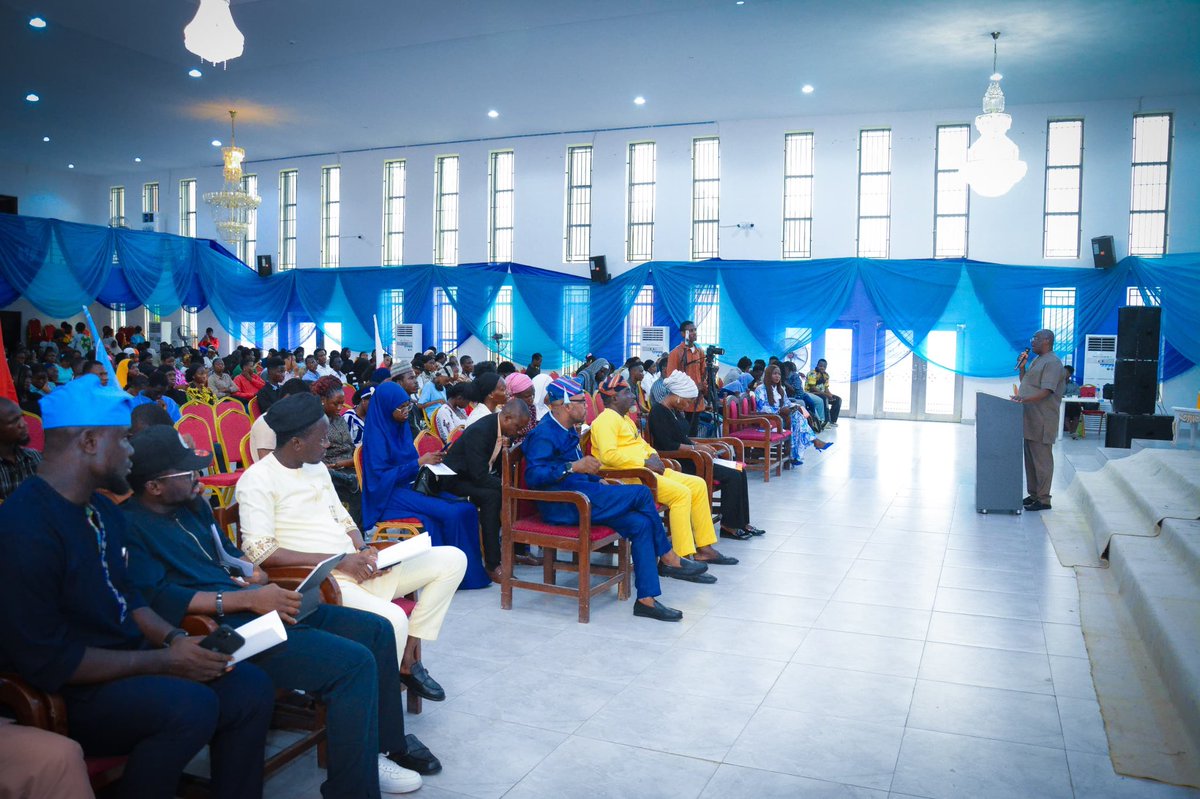 DrKayodeOpeifa's tweet image. Yesterday, I returned to my alma mater @LASUOfficial not just as an alumnus, but as a Guest Speaker at the @LASUSUSPC ‘s 9th National Parliamentary Summit.

Standing before a vibrant room of student parliamentarians from institutions across Nigeria reminded me of the power of…