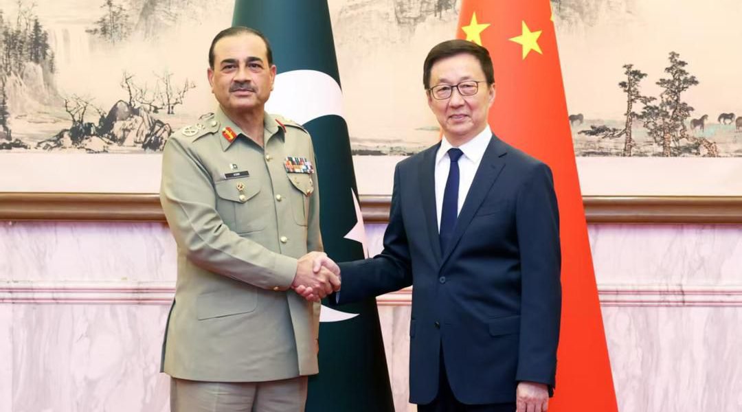 🚨بریکنگ نیوز ۔۔۔
🚨فیلڈ مارشل سید عاصم منیر ، نشان امتیاز(ملٹری) کا دورہ چین
چین کے نائب صدر ہان ژینگ کی بیجنگ میں ملاقات،دوطرفہ تعلقات اور  دفاعی تعاون پر تبادلہ خیال کیا گیا