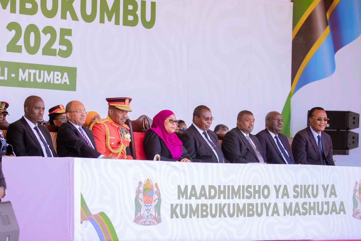 ikulumawasliano's tweet image. Rais wa Jamhuri ya Muungano wa Tanzania Mhe. Dkt. Samia Suluhu Hassan na Viongozi mbalimbali wakiwa kwenye Maadhimisho ya siku ya kumbukumbu ya Mashujaa katika uwanja wa Mashujaa Mtumba Jijini Dodoma tarehe 25 Julai, 2025.