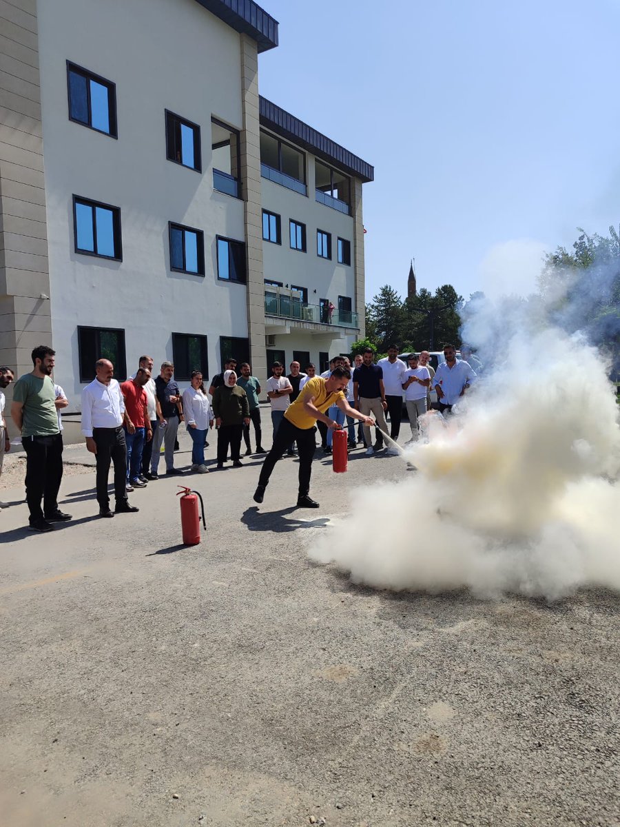 DOGUGAZAS's tweet photo. Doğugaz olarak, AFAD koordinasyonunda “Afet Farkındalık ve Tahliye Tatbikat Eğitimi” gerçekleştirilmiştir.
Eğitim kapsamında, afet anında doğru hareket tarzları, tahliye süreçleri ve temel güvenlik önlemleri hem teorik hem uygulamalı olarak ele alınmıştır.

Afetlere hazırlık bilincini kurum genelinde yaygınlaştırmaya kararlılıkla devam ediyoruz.

@musafad49