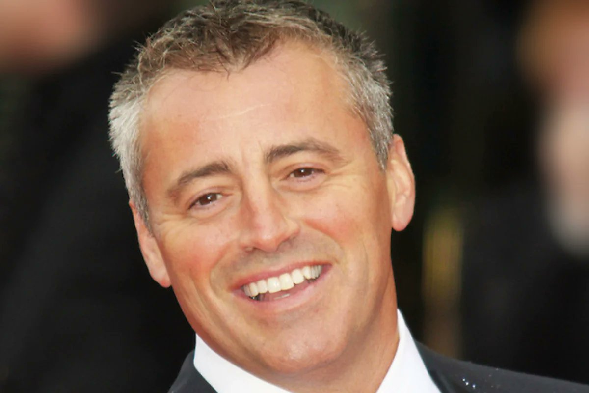 JayBobbin1's tweet image. During a press dinner on the CBS lot a number of years ago, I suddenly found myself standing next to @Matt_LeBlanc. We had a very pleasant, low-key conversation ... and I would venture to say that we parted as, um, friends that night. Good birthday wishes to him today!