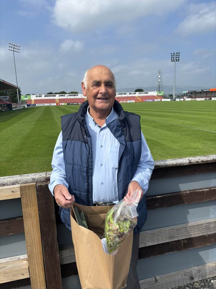 Rovers In The Community 🔴⚪️

Our pilot project with <a href="/organiccentreie/">The Organic Centre</a> is a big hit! 🌱

Supporters have the chance to buy local organic produce with a low carbon footprint 🌍

The scheme is full, but email fsr@sligorovers.com to join the waiting list 

#Bitored #Since1928