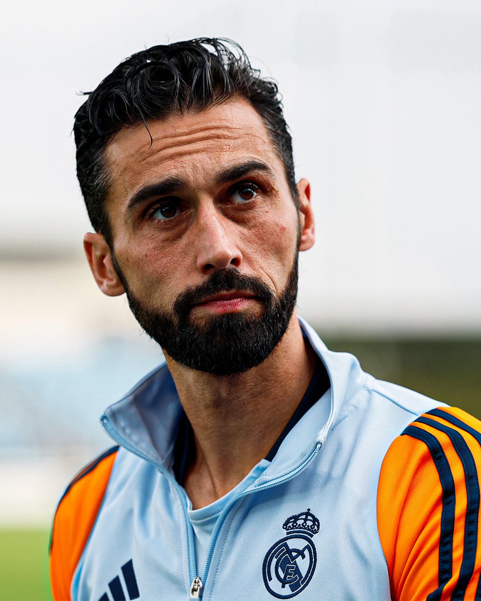 🚨 THREAD: ÁLVARO ARBELOA.

Arbeloa wants his team to dominate possession, control the tempo, be proactive, attack and press with intent. His ideas are clear — and his team plays proper football.

Here’s a look at his tactical approach and his journey through the academy so far👇