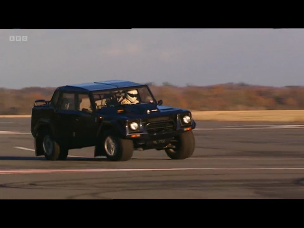 topgear_quoter's tweet image. It looks so comical in fact, that when he was going round the Hammerhead coming up now, you can actually hear the cameraman burst out laughing at it.
#TopGear