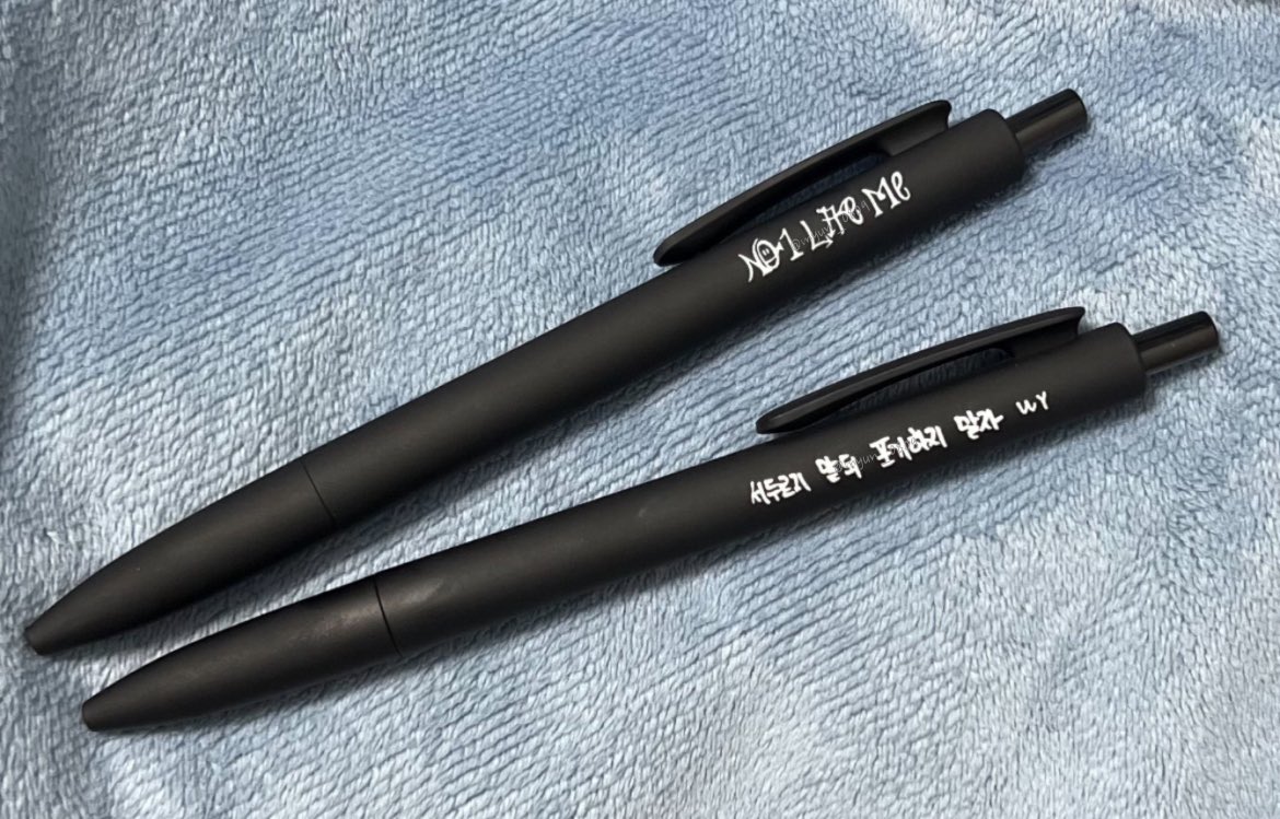 myun_0809's tweet image. #RT 추첨 두 분께 ATEEZ 
홍중 or 우영 볼펜 1 + 띠부씰 랜덤 1 드려요! 

❗️트친 1명 + 그 외 티니 1명해서 총 2분 ❗️
 
국내 배송지만 O, 배송비 당첨자 부담🥹