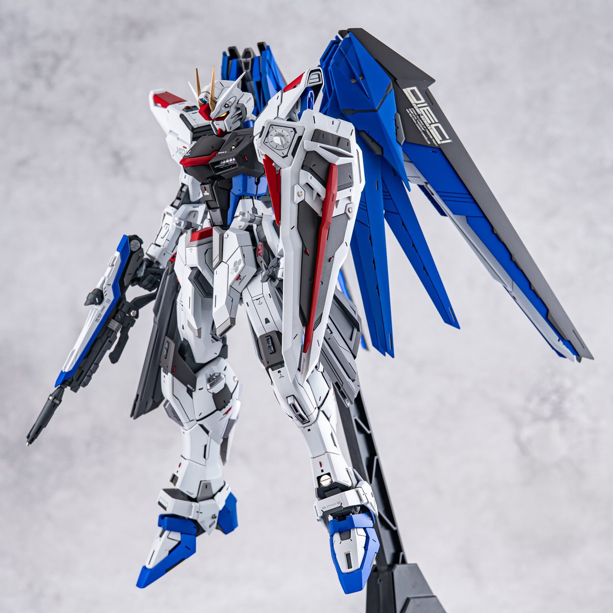 s_shifty's tweet image. 「想いだけでも、力だけでも…」
ZGMF-X10A フリーダムガンダム
完成しました!✨
ver2.0のキットを使用し
自分なりに改修してみました。