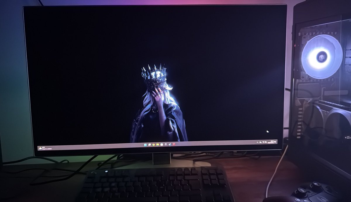 Kyrtz3's tweet image. Este fondo de pantalla + oled = perfección