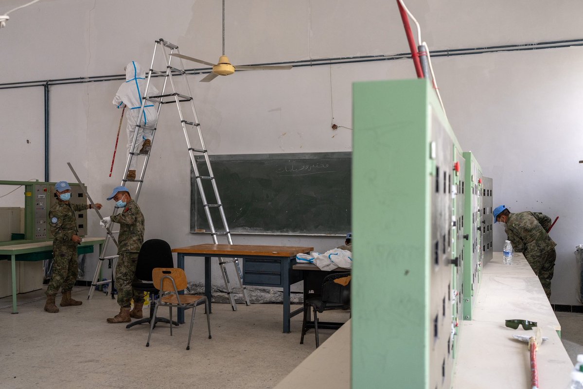 UNPeacekeeping's tweet image. Conflict often destroys schools, clinics & roads - threatening safety & security & harming communities. @UN peacekeepers, including engineers & medics, help rebuild what's lost
Learn how our Quick Impact Projects support communities after war & disaster 👉peacekeeping.un.org/en/quick-impac…