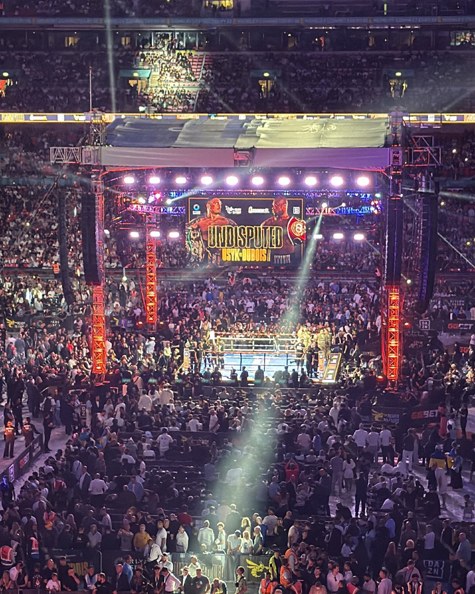 TheGreenRoomEx's tweet image. A week on, and we’re still reliving the energy of an unforgettable night at Wembley🥊
Usyk’s round 5 knockout to remain the undefeated, undisputed heavyweight champion set the tone, and The Green Room delivered knockout hospitality in the Royal Box.
#TheGreenRoom #UsykDubois2