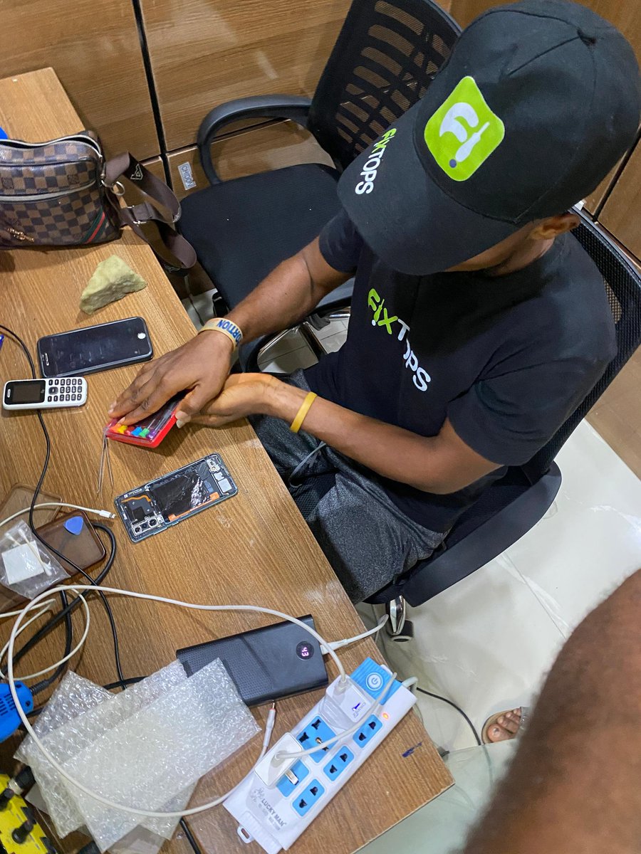 FixtopsNG's tweet photo. Looking for a Verified Technician? Look no further, Fixtops is where they live!
📲 Book now on Fixtops and experience repair services you can trust.
#FixtopsVerified #TrustedTechnicians #RepairMadeEasy #FixItWithFixtops #PhoneRepairNaija https://t.co/Ij1qGDdOJK