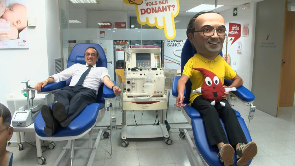 🩸 | Els <a href="/CapgrossosTRS/">Nans i Capgrossos de Terrassa</a> fan una crida a donar sang aquest estiu  

Ells ho han fet aquest dijous al <a href="/donarsang/">Banc de Sang</a> de #Terrassa amb la presència de <a href="/joseprull/">Josep Rull i Andreu</a> 

▶️terrassadigital.cat/els-nans-i-cap…