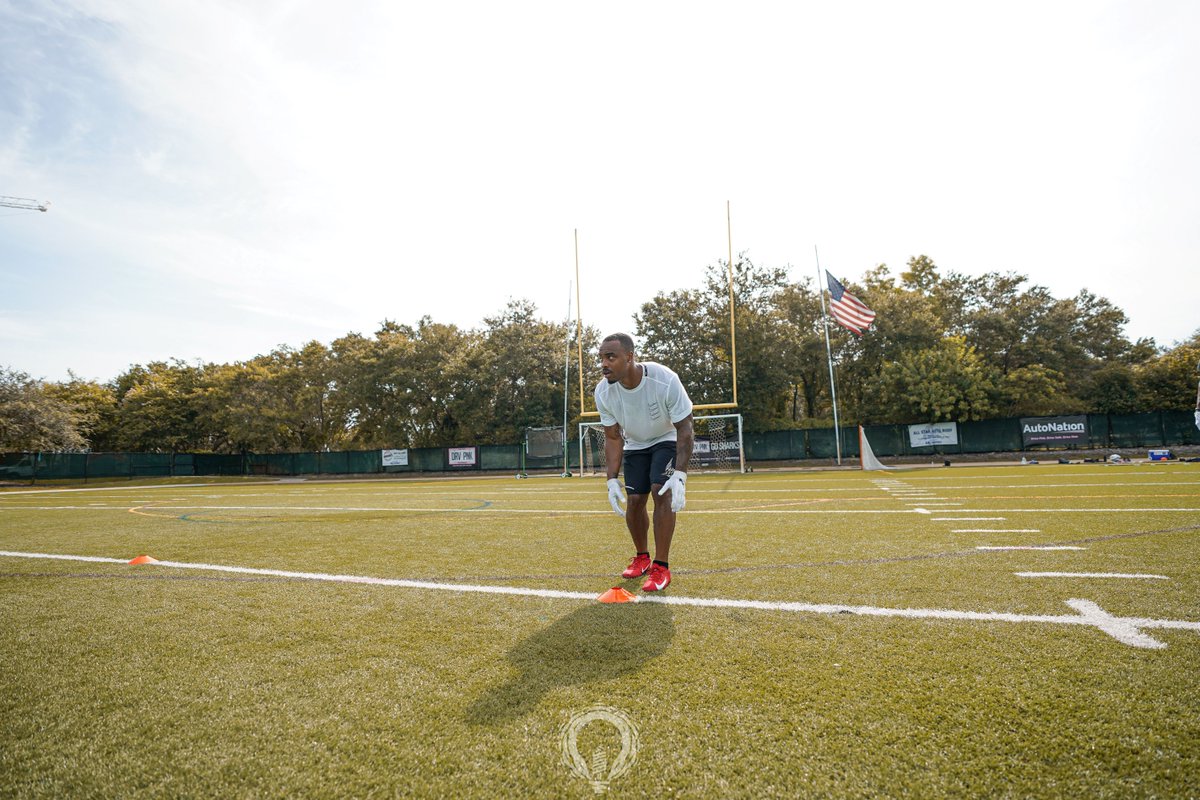 dbtips101's tweet image. Whether you're a player or coach, 101 DB Tips is your go-to guide for better defensive back play. Now 15% off — don’t miss this limited offer Grab your copy here: 101dbtips.com