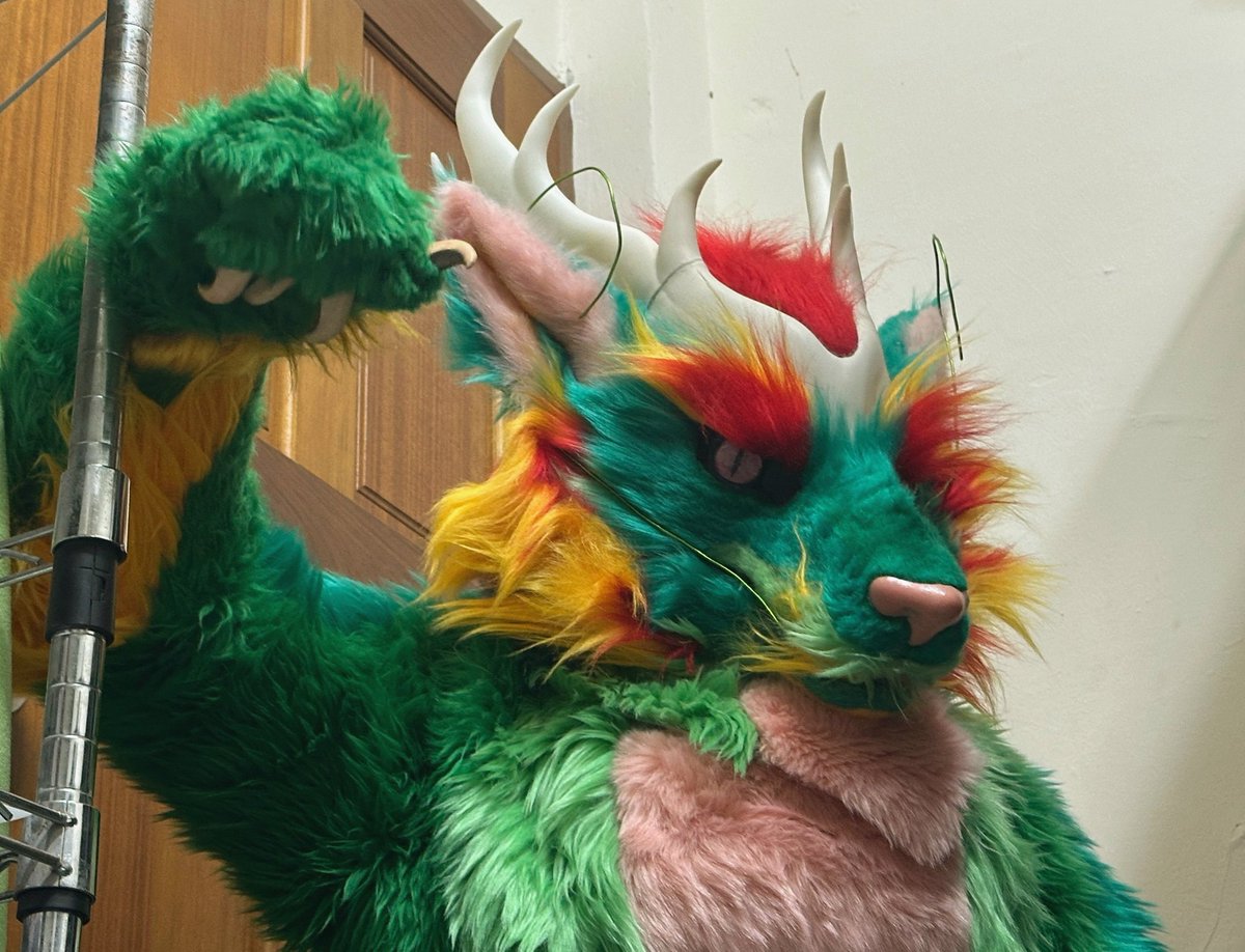 Long_xiu (@xiaolongxiu) on Twitter photo #FursuitFriday
沉思
思量著
吾降生於人間至此時此刻
還沒遇過其他隻“風調雨順”東龍🤔
Contemplation Pondering,
I was born into the world to this moment,
I have not met any other "The wind and rain come in their time" Oriental dragon. 🤔
🧵 <a href="/SHAN_JUN_/">Shan Jun【山君工坊】</a>
📷 Jkillman
#fursuiter #兽装 #FursuitFriday
沉思
思量著
吾降生於人間至此時此刻
還沒遇過其他隻“風調雨順”東龍🤔
Contemplation Pondering,
I was born into the world to this moment,
I have not met any other "The wind and rain come in their time" Oriental dragon. 🤔
🧵 <a href="/SHAN_JUN_/">Shan Jun【山君工坊】</a>
📷 Jkillman
#fursuiter #兽装