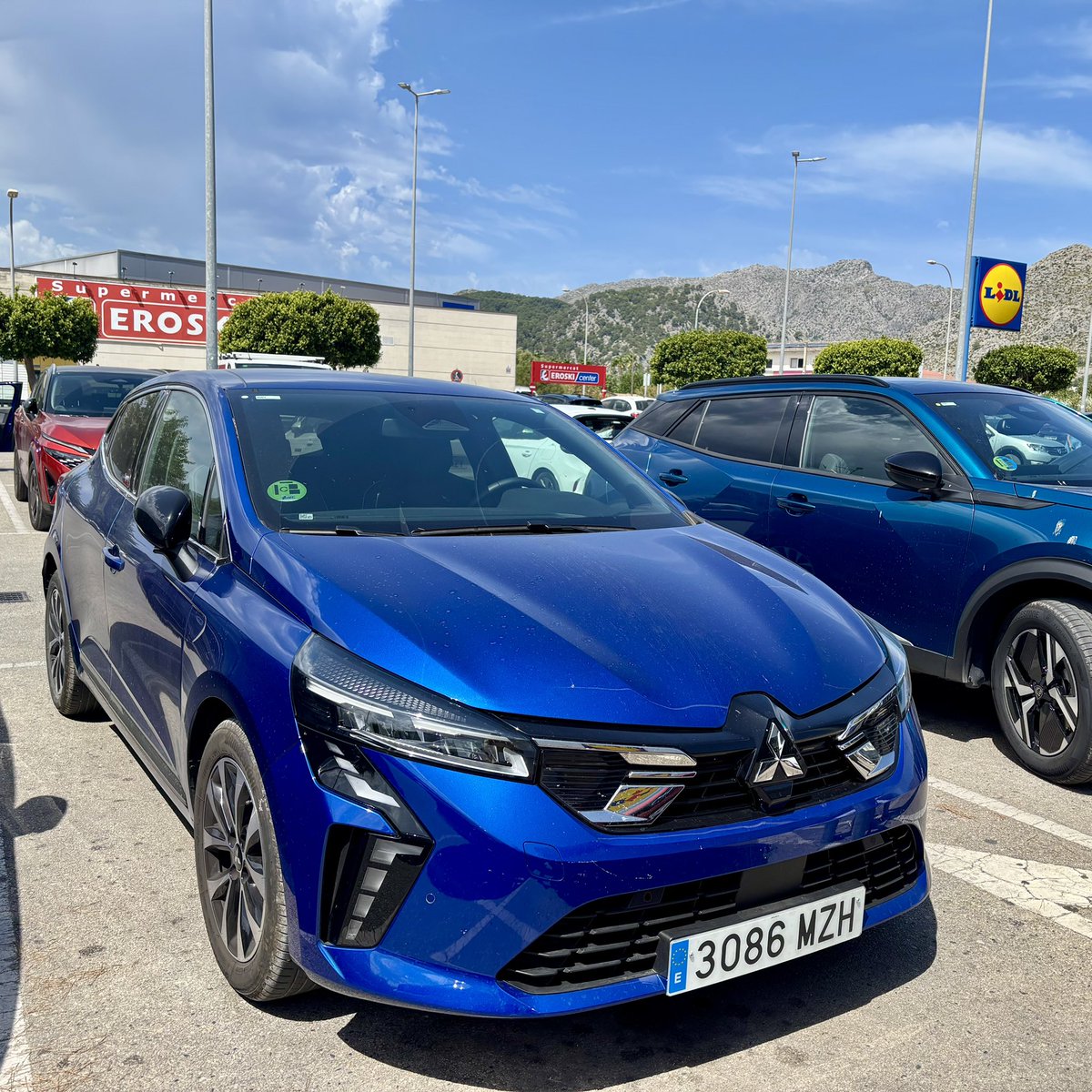 Vive la différence? Counterfeit Clio spotted in Mallorca.