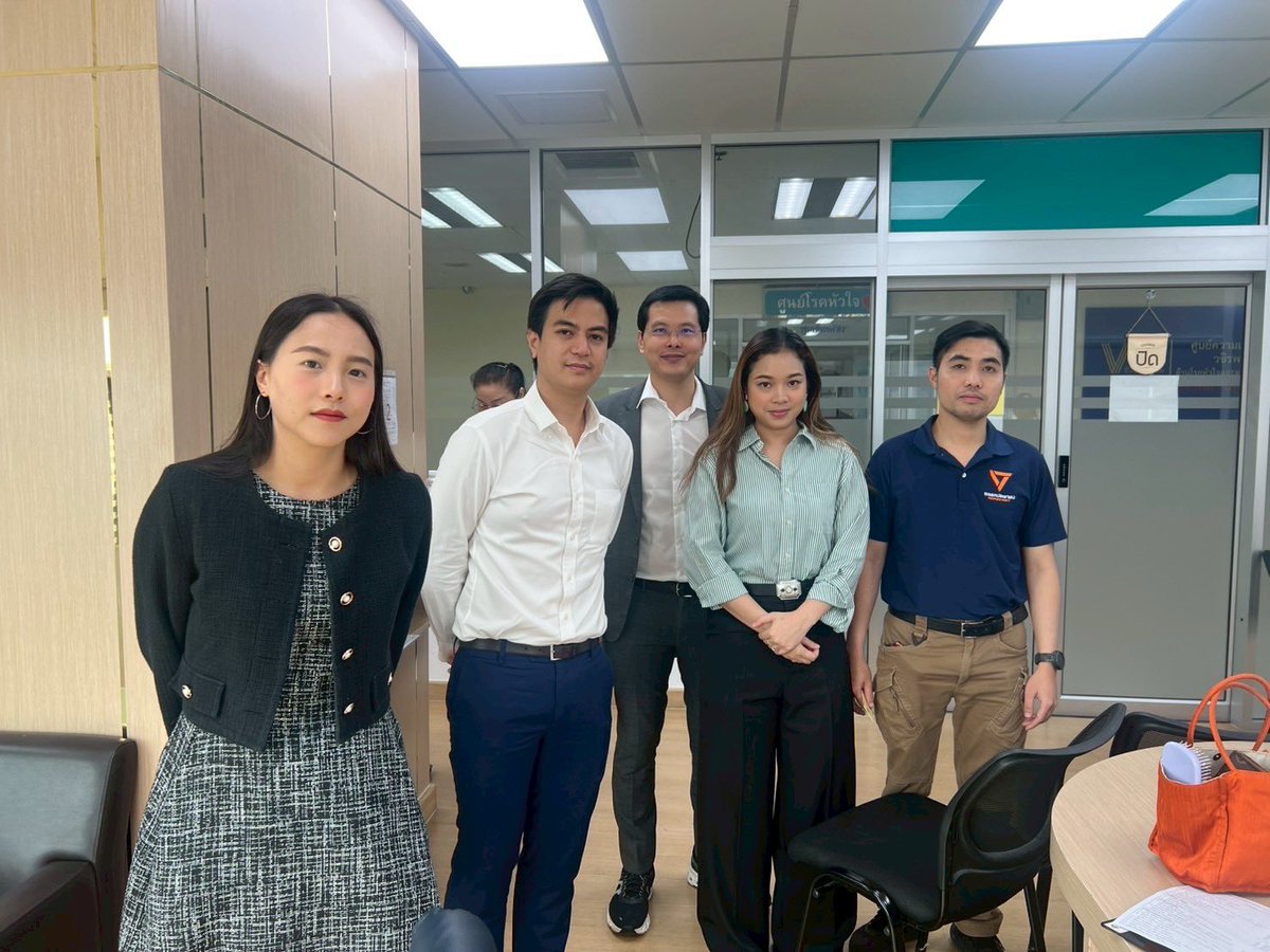 GarnPatsarin's tweet image. ชวนพ่อแม่พี่น้องมาบริจาคเลือด วันนี้กานต์และเพื่อนพรรคประชาชนมาที่โรงพยาบาลวชิรพยาบาล เขตดุสิตใกล้สภา ขอร่วมส่งกำลังใจให้เจ้าหน้าที่ด่านหน้าและประชาชนในพื้นที่ให้ปลอดภัย 📌พิกัดวชิรพยาบาล: maps.app.goo.gl/4XRRjzWxhCQdsx…
📋✅ เตรียมความพร้อมก่อนบริจาคเลือด
1. สุขภาพร่างกายและใจแข็งแรง…