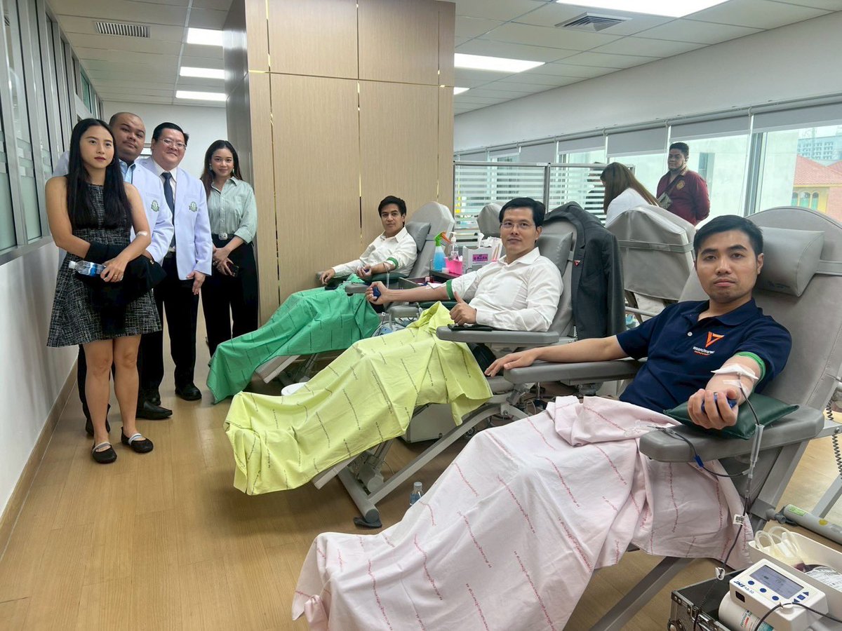 GarnPatsarin's tweet image. ชวนพ่อแม่พี่น้องมาบริจาคเลือด วันนี้กานต์และเพื่อนพรรคประชาชนมาที่โรงพยาบาลวชิรพยาบาล เขตดุสิตใกล้สภา ขอร่วมส่งกำลังใจให้เจ้าหน้าที่ด่านหน้าและประชาชนในพื้นที่ให้ปลอดภัย 📌พิกัดวชิรพยาบาล: maps.app.goo.gl/4XRRjzWxhCQdsx…
📋✅ เตรียมความพร้อมก่อนบริจาคเลือด
1. สุขภาพร่างกายและใจแข็งแรง…