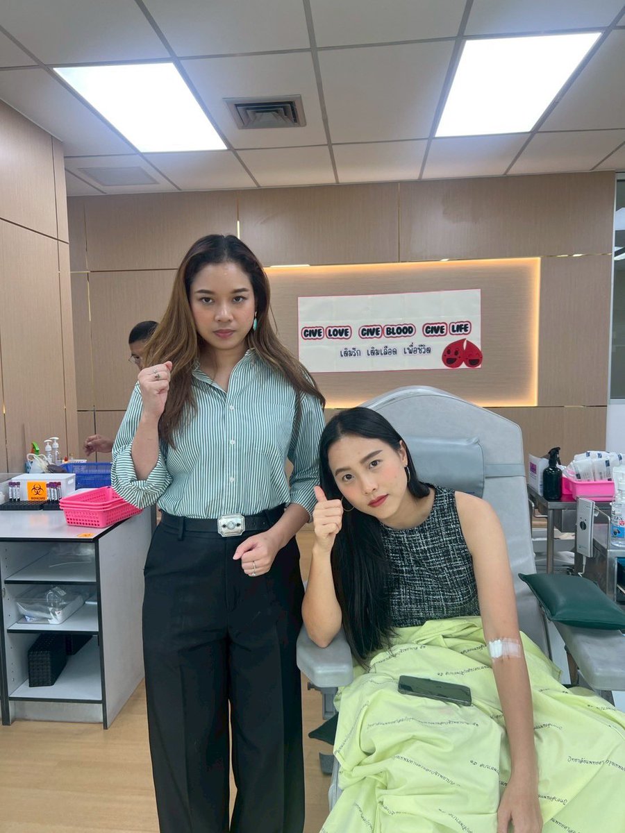 GarnPatsarin's tweet image. ชวนพ่อแม่พี่น้องมาบริจาคเลือด วันนี้กานต์และเพื่อนพรรคประชาชนมาที่โรงพยาบาลวชิรพยาบาล เขตดุสิตใกล้สภา ขอร่วมส่งกำลังใจให้เจ้าหน้าที่ด่านหน้าและประชาชนในพื้นที่ให้ปลอดภัย 📌พิกัดวชิรพยาบาล: maps.app.goo.gl/4XRRjzWxhCQdsx…
📋✅ เตรียมความพร้อมก่อนบริจาคเลือด
1. สุขภาพร่างกายและใจแข็งแรง…