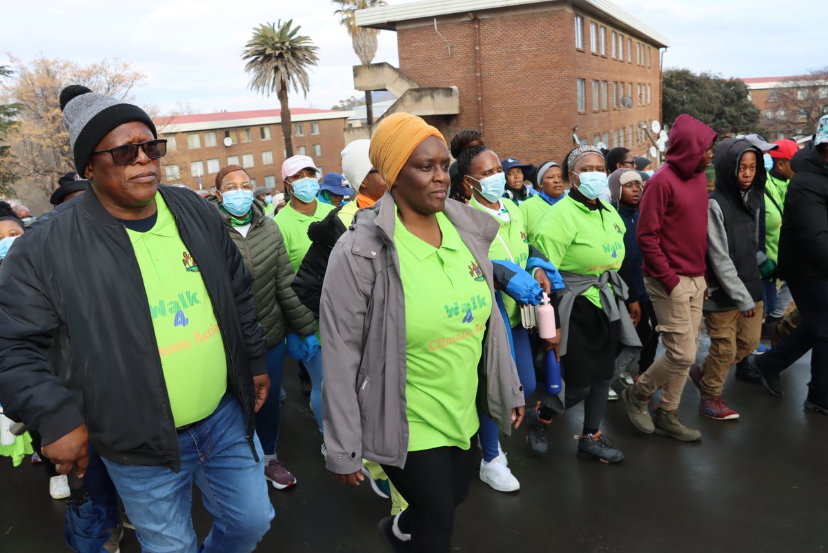UNLesotho's tweet image. 👟 Step by step, we can build climate resilience! 

Today, Hon. Letsema Adontši, Minister of Environment and the UN RC joined Basotho and development partners in the #Walk4Climate, demonstrating a united commitment to climate action and a greener, more sustainable Lesotho. 🌍🌿