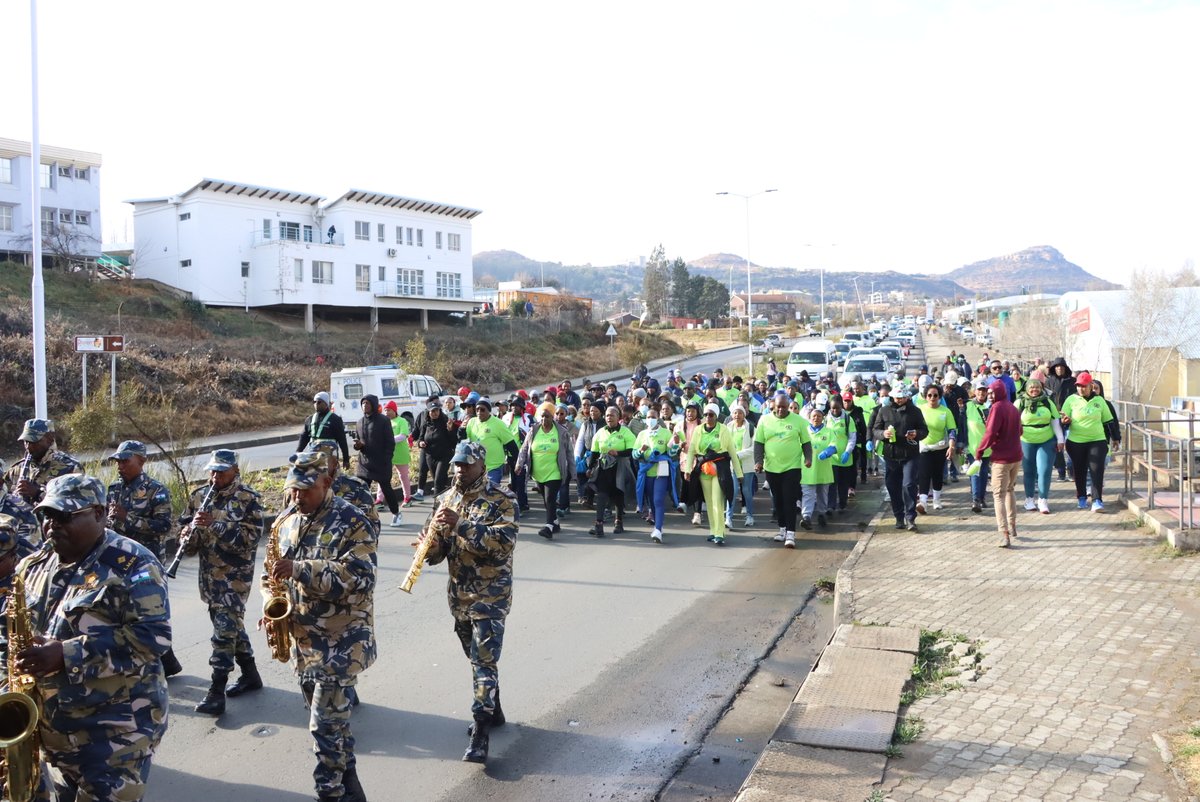 UNLesotho's tweet image. 👟 Step by step, we can build climate resilience! 

Today, Hon. Letsema Adontši, Minister of Environment and the UN RC joined Basotho and development partners in the #Walk4Climate, demonstrating a united commitment to climate action and a greener, more sustainable Lesotho. 🌍🌿