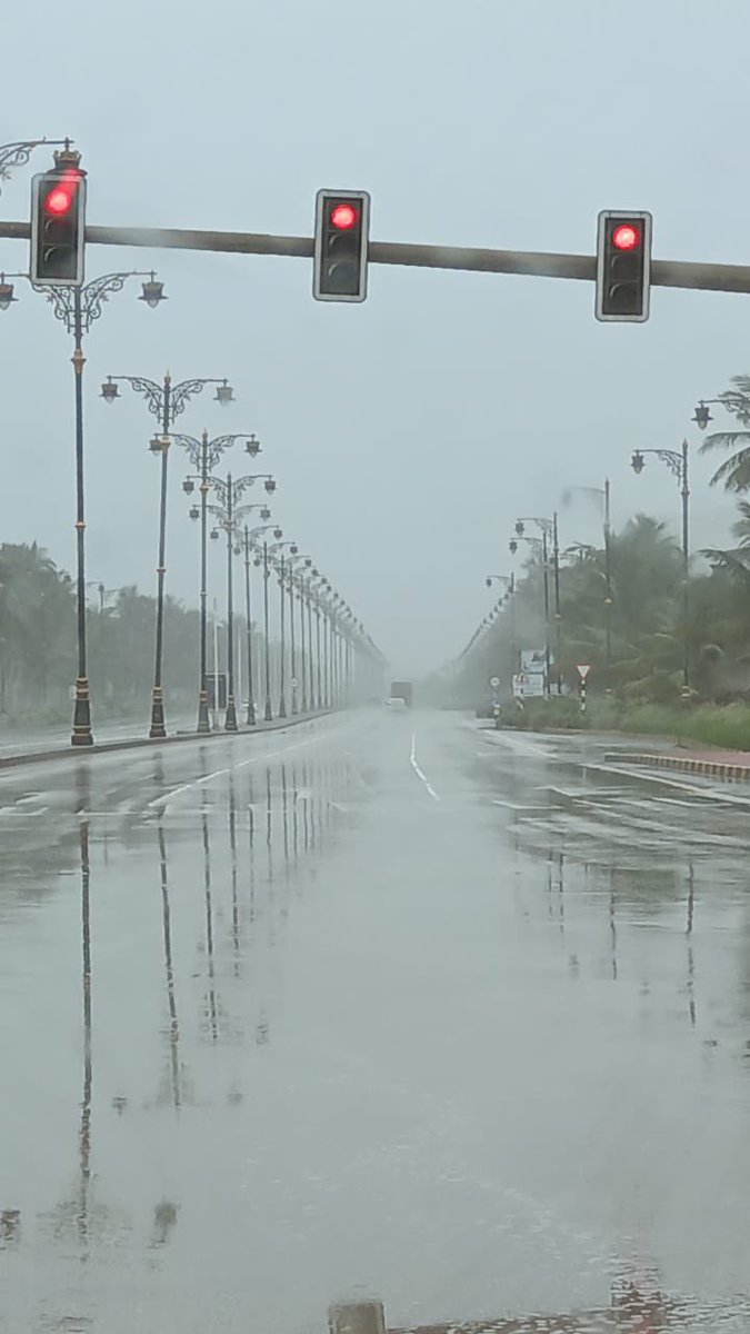 📍لاحظت حاجة، منذ 5 ايام رذاذ متواصل وامطار وخريف قوي في مدينة صلالة وكان قليل من يروج لها، لكن امس اسطعت الشمس عدة ساعات، لاحظت الكثير يرسل وينشر شمس ناقعة في صلالة جروبات وغيرها، واليوم رجع نشاط الخريف اختفوا الجماعة 🤔

هل هكذا يكون الترويج لبلدك؟

#خريف_ظفار_2025 في انتظاركم