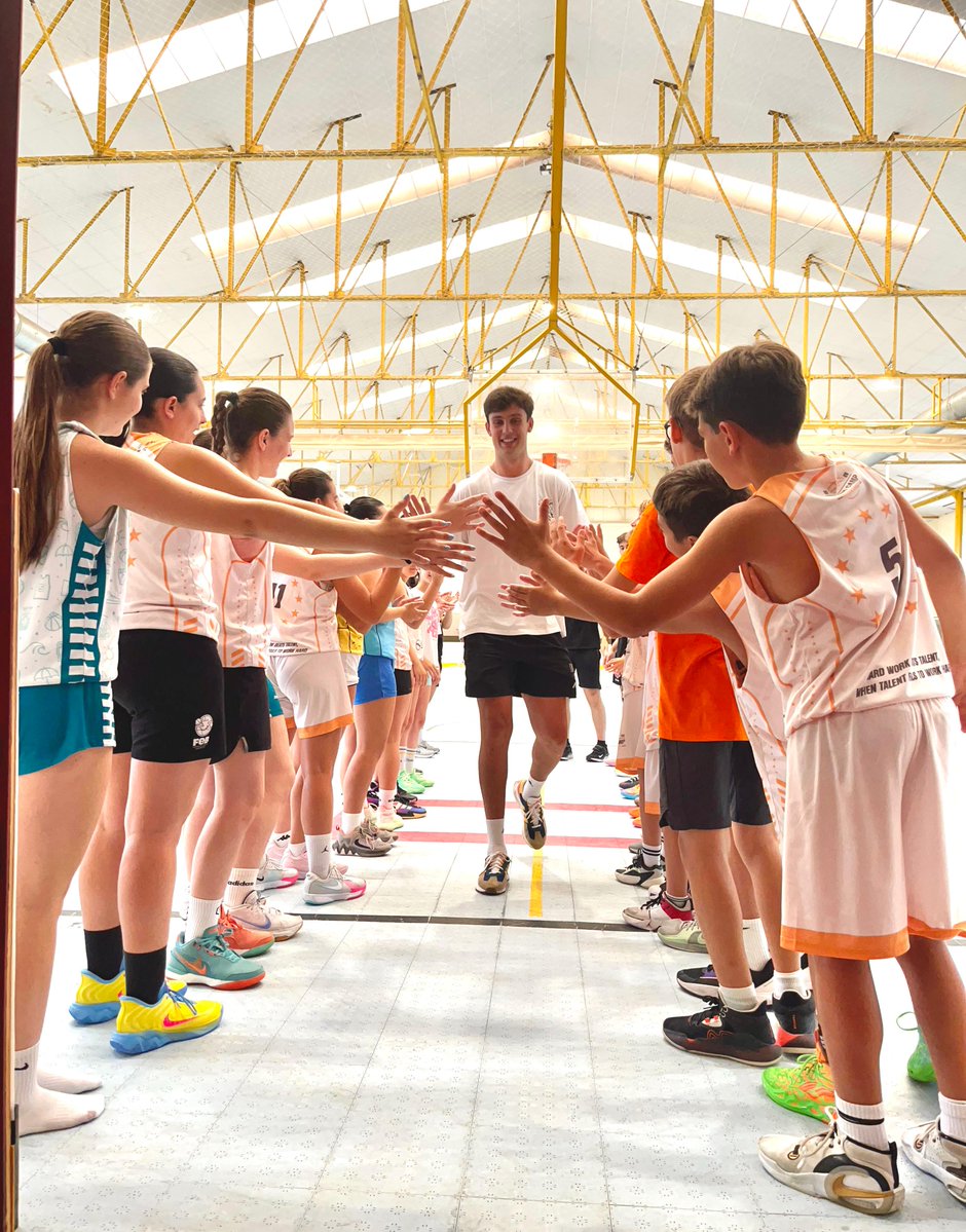 CBC_Valladolid's tweet image. 🏀 También se ha pasado esta semana por el Fresh Basketball Camp Juan García-Abril, y ha disfrutado de una mañana con todos los niños y niñas, Mike Torres y Dani Manchón. ¡Gracias por la invitación!
@UEMC #PucelaBasket