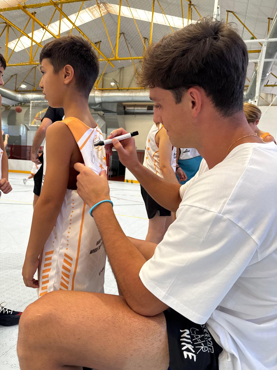 CBC_Valladolid's tweet image. 🏀 También se ha pasado esta semana por el Fresh Basketball Camp Juan García-Abril, y ha disfrutado de una mañana con todos los niños y niñas, Mike Torres y Dani Manchón. ¡Gracias por la invitación!
@UEMC #PucelaBasket