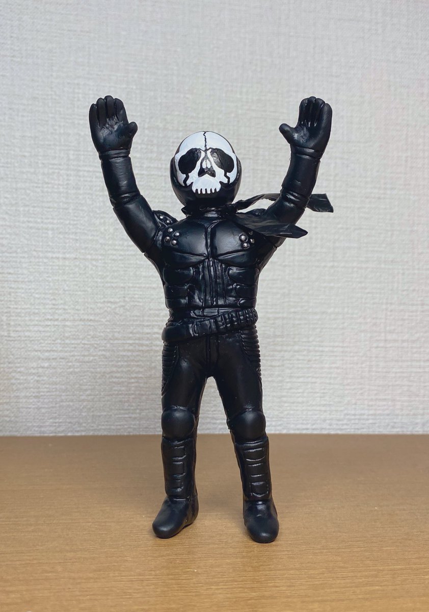 sin_Maskedrider's tweet image. クライマックスでテンション上がっているので、仮面ライダーspiritsより
レトロソフビ風、滝和也(ライダースタイル)を制作しました!
ライダースナック風カードと並べられる当時っぽいミニソフビとかあったら超良くない?と思ってたので満足。
おやっさんのミニソフビとかほしくなるね