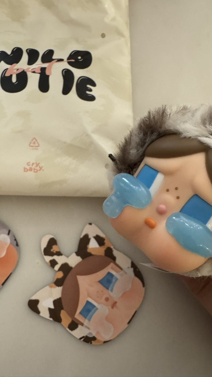 clou6y's tweet image. shes so ugly i love her 💔