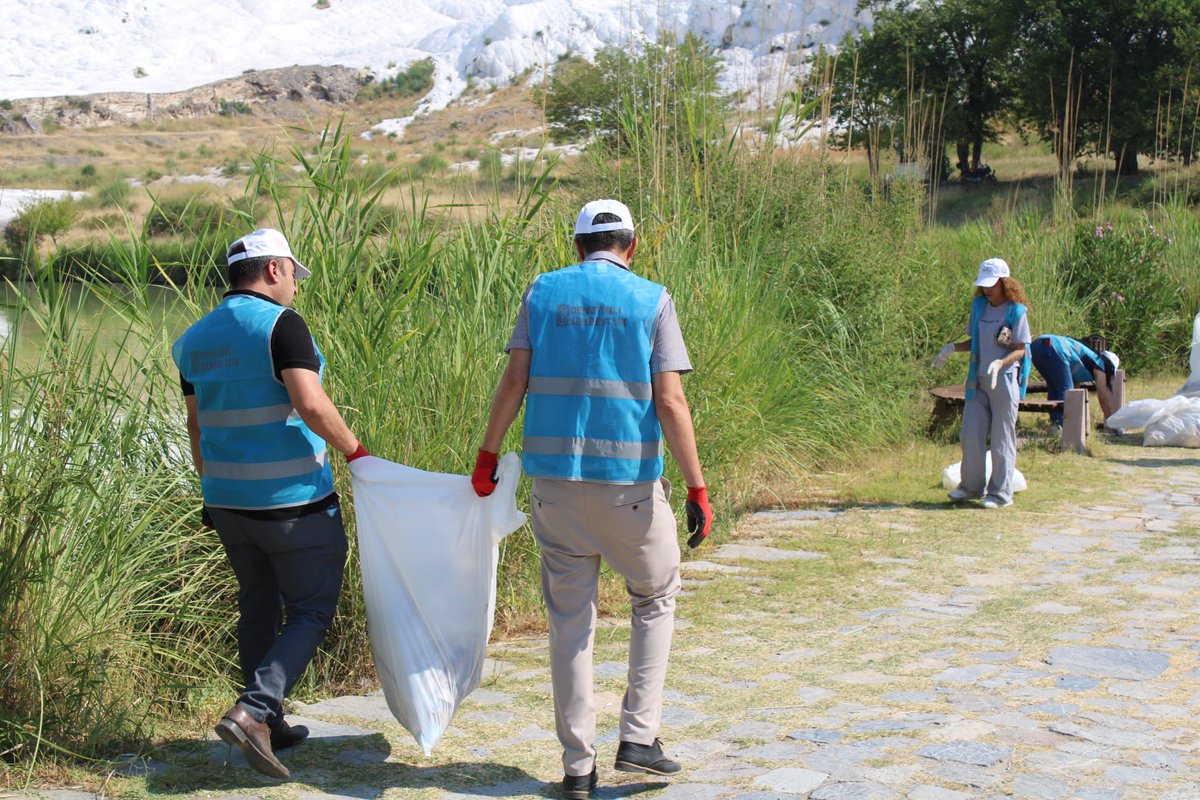 denizlidsm's tweet photo. Pamukkale Travertenleri, Denetimli Serbestlik Yükümlüleri Tarafından Temizlendi https://t.co/16DD24Dlie